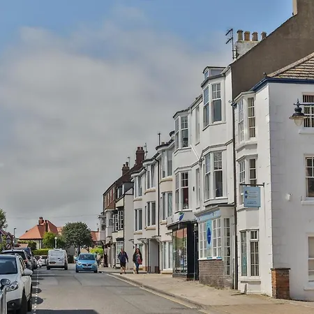 Finest Retreats - No15 Belle House Filey
